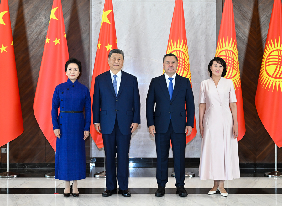习近平同吉尔吉斯斯坦总统扎帕罗夫会谈
