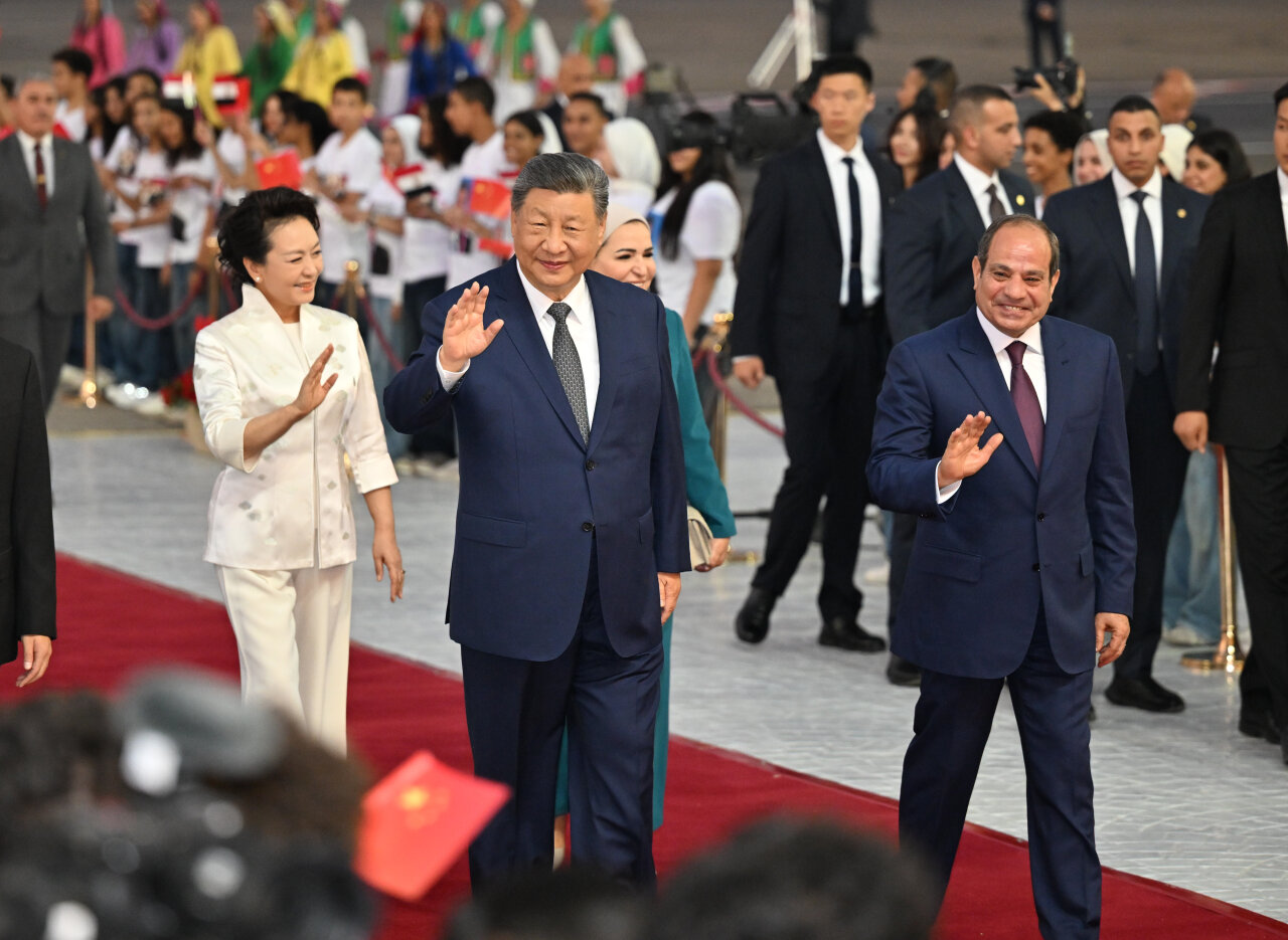 习近平抵达开罗对埃及进行国事访问