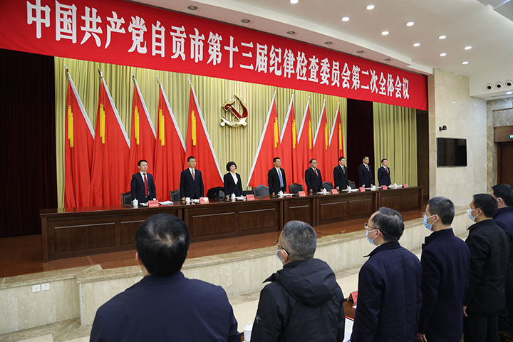 齐唱国际歌