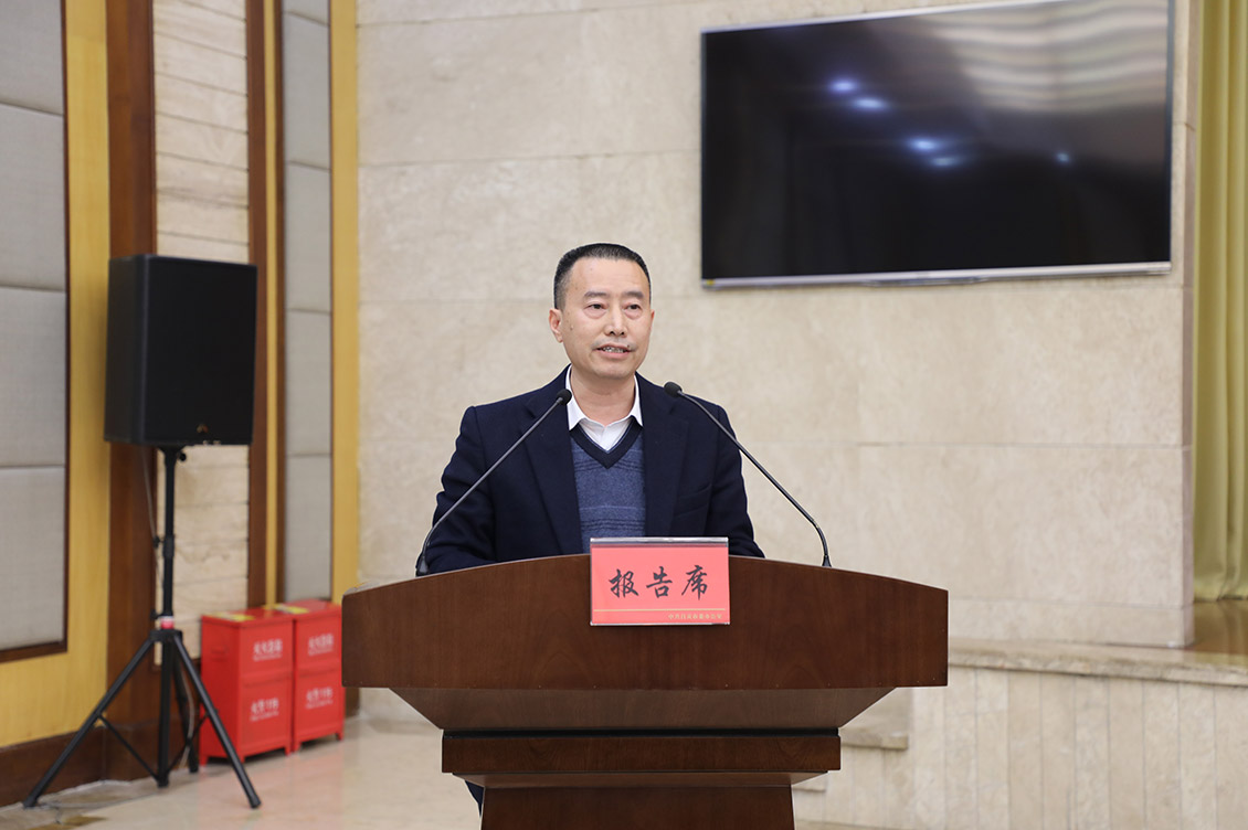 市卫计委主任黄麟向全会述责述廉